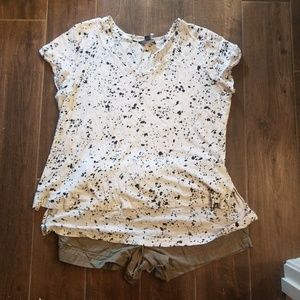 Rock & Republic▪Vneck ink splatter hi-lo tee